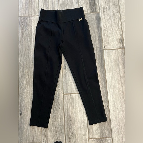 Like New size M Calvin Klein Black elasticic ankle pants no signs of wear - Picture 1 of 10